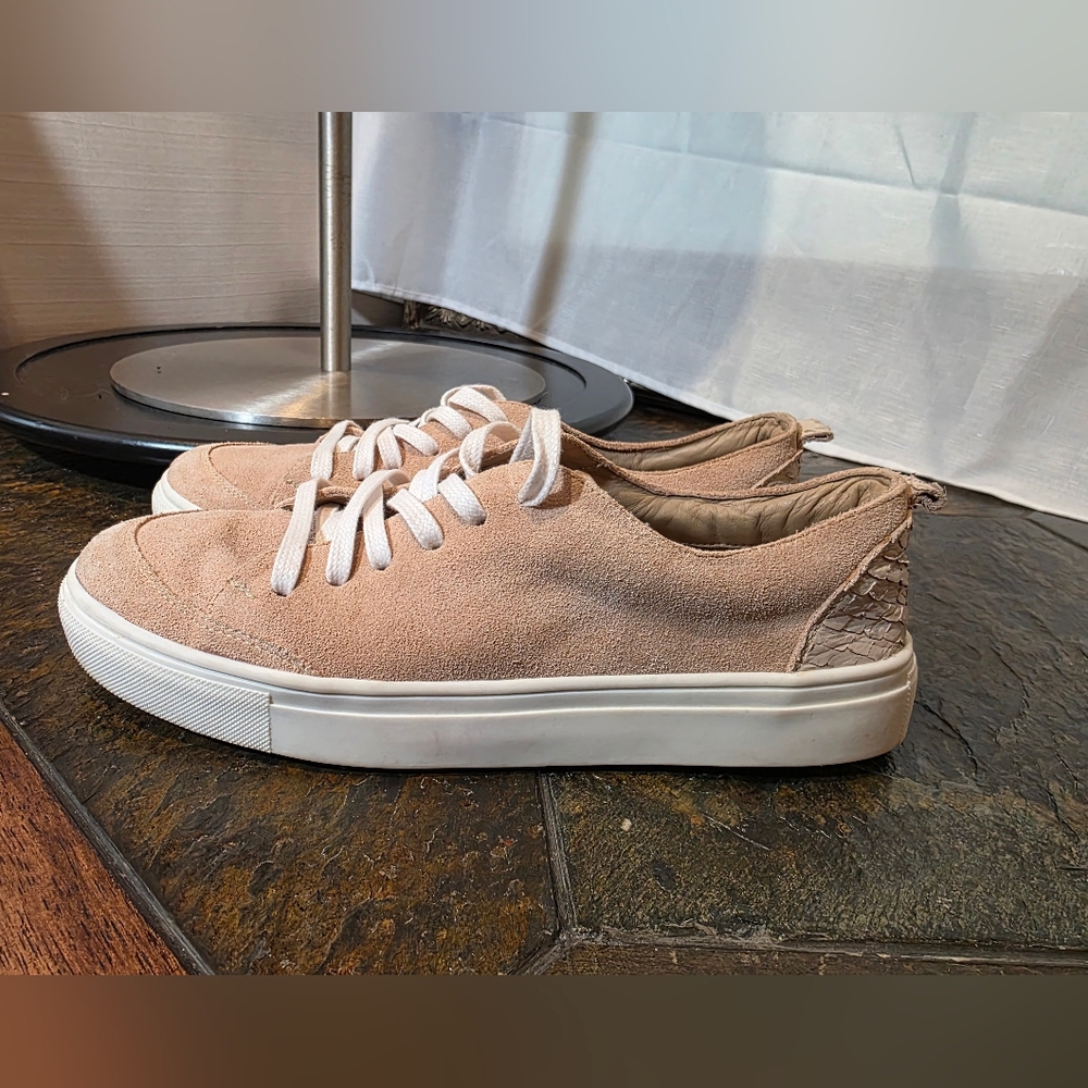 Kaanas Beige/ Tan Suede Sneakers.  Sz 8.  EUC!